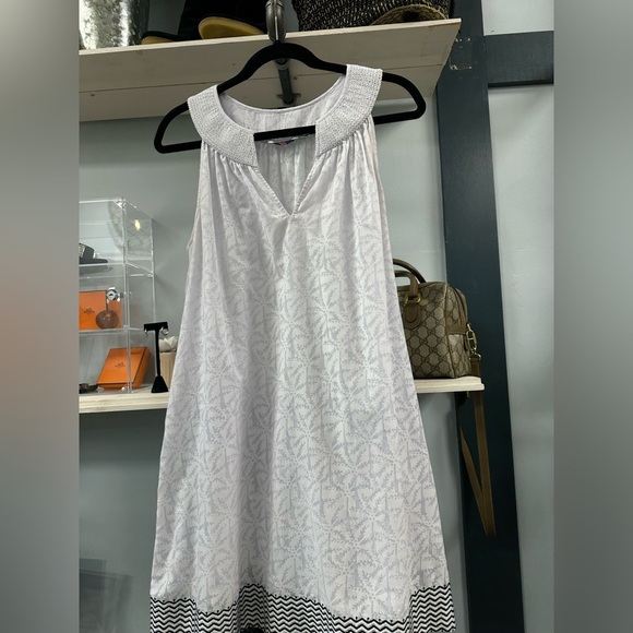 Vineyard Vines White Smocked Collar Dress – Size M - Picture 2 of 8